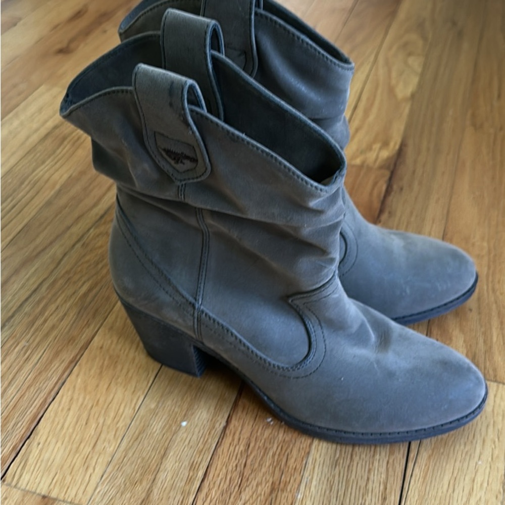 Rocket Dog Women Sheriff Modern Ankle Boot with Pull-On Boots size 8 - no zipper